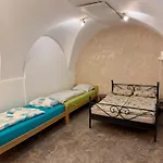 Historic Beneath The Castle In The Old Centre *